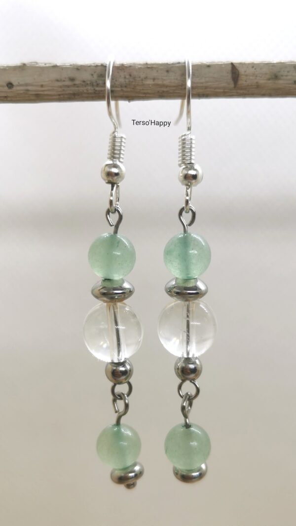 Boucles d'oreilles en pierres naturelles d'Aventurine verte et de Cristal de roche. Perles et tiges en acier inoxydable.