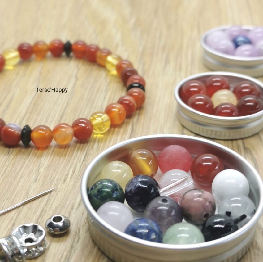 perles en pierres naturelles pour personnalisation de bijou.