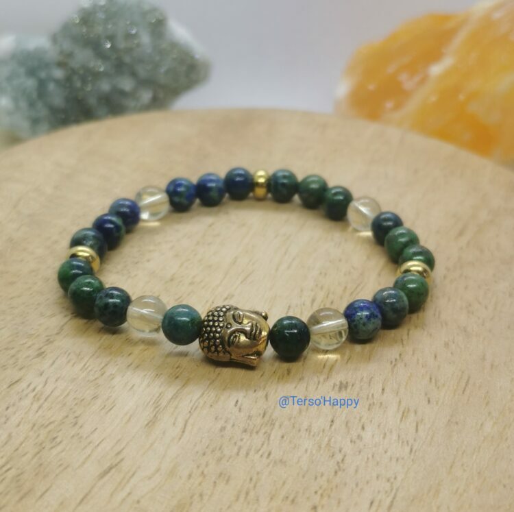 Bracelet personnalisé en pierres naturelles vertes et bleues: Azurite et Lapis-lazuli. Perles intercalaires et tête de bouddha dorées en acier inoxydable.