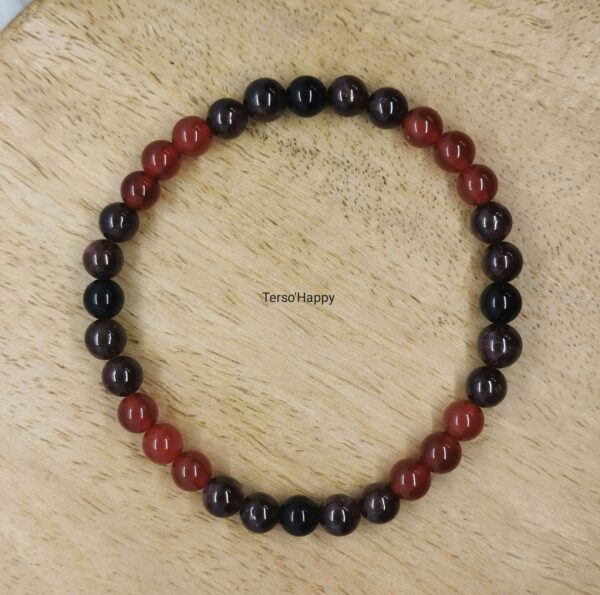 Bracelet rouge dégradé avec perles naturelles d'Onyx, de Grenat et de Cornaline foncée.