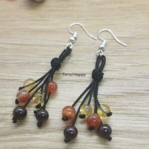 Boucles d'oreilles orange dégradé avec des perles naturelles de Grenat, de Cornaline et de Citrine. Fil de macramé