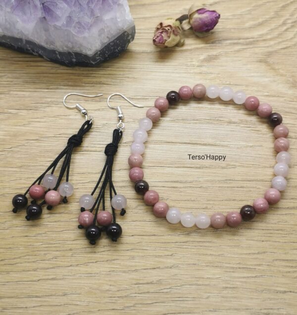 Bracelet et boucles d'oreilles rose dégradé avec perles naturelles de Grenat, de Rhodonite et de Quartz rose.