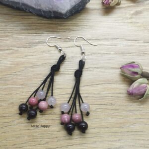 Boucles d'oreilles rose dégradé avec perles naturelles de Grenat, de Rhodonite et de Quartz rose.