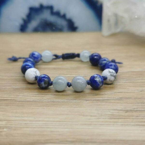 Bracelet personnalisé en pierres naturelles d'howlite, de lapis-lazuli et d'aigue marine