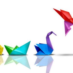 papiers origamis de couleurs qui symbolisent l'évolution personnelle. Accompagnement synergie lithothérapie et thérapies brèves